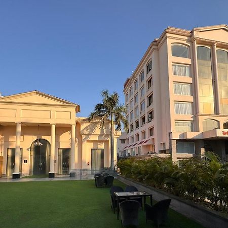 Hotel Swarn Towers Bareilly Extérieur photo