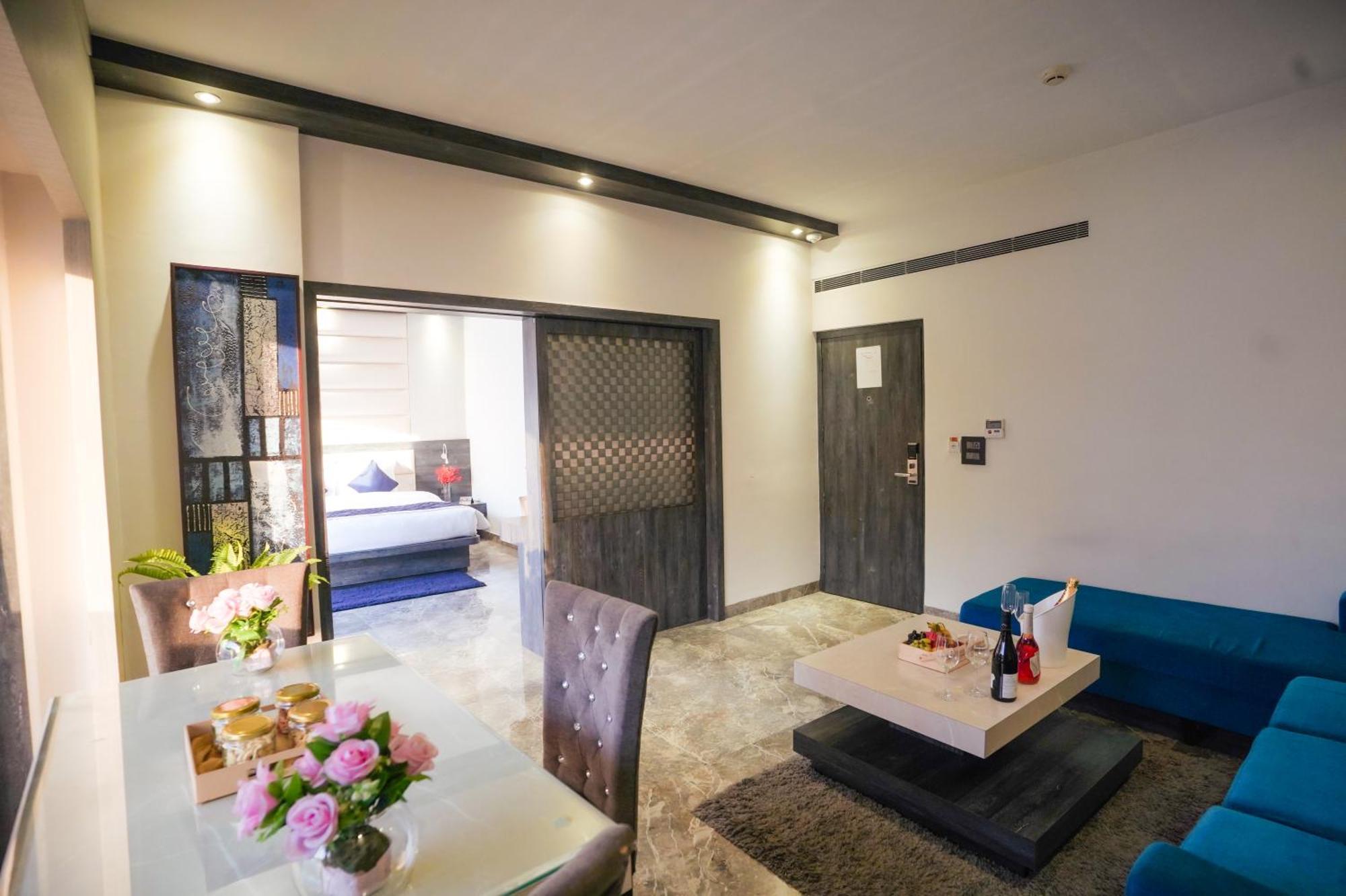 Hotel Swarn Towers Bareilly Extérieur photo