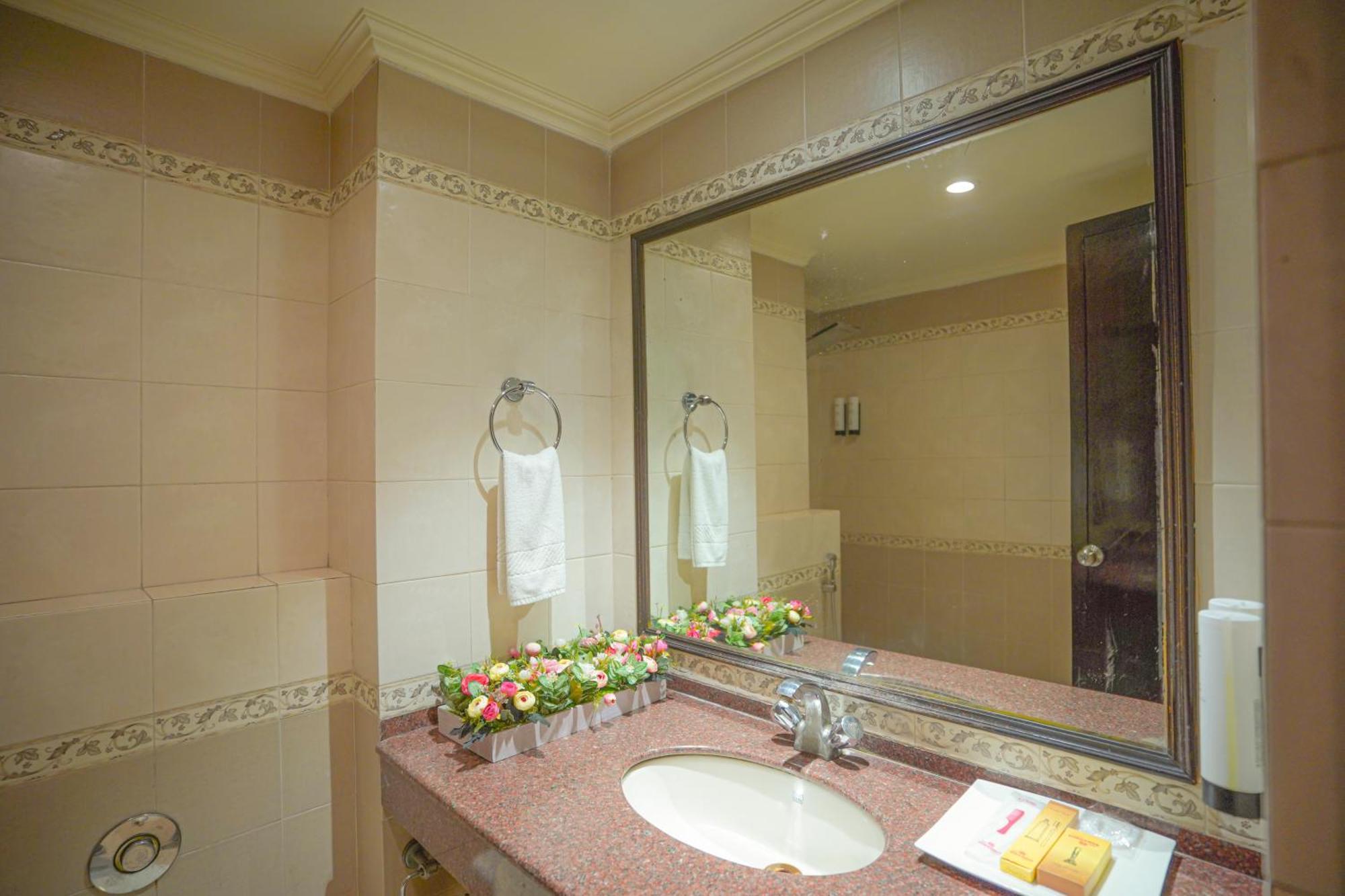 Hotel Swarn Towers Bareilly Extérieur photo