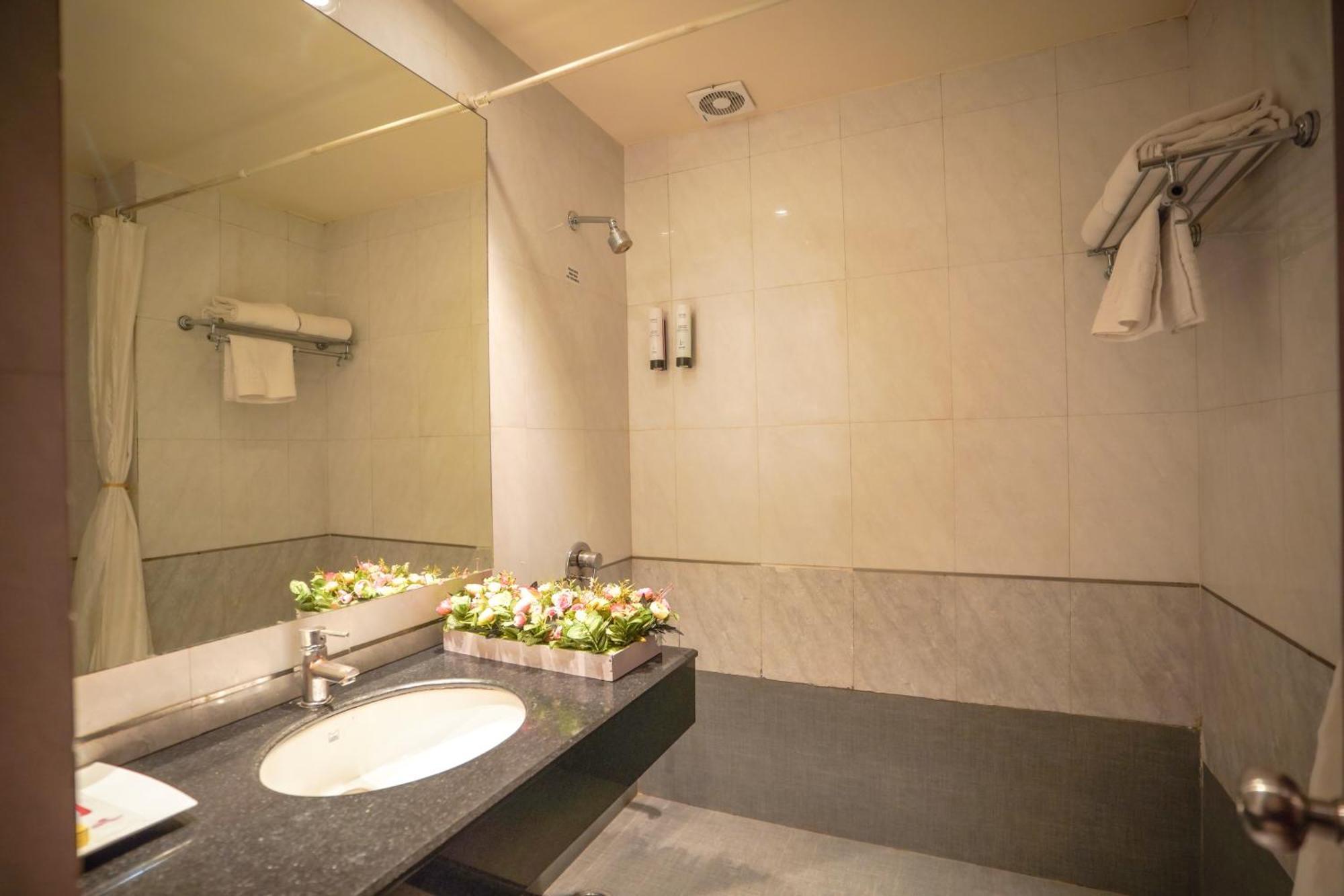 Hotel Swarn Towers Bareilly Extérieur photo