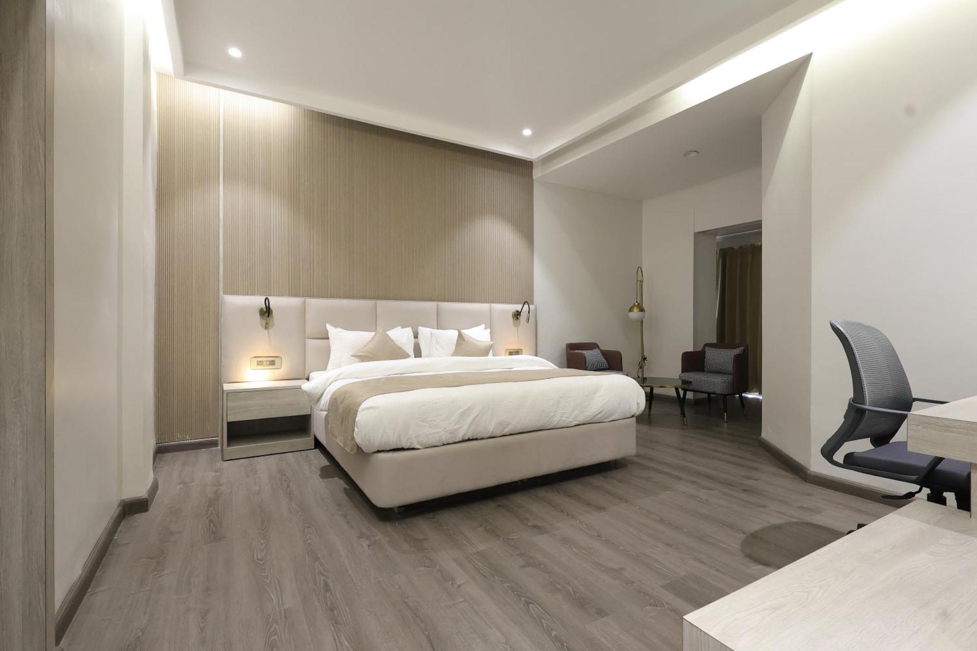 Hotel Swarn Towers Bareilly Extérieur photo