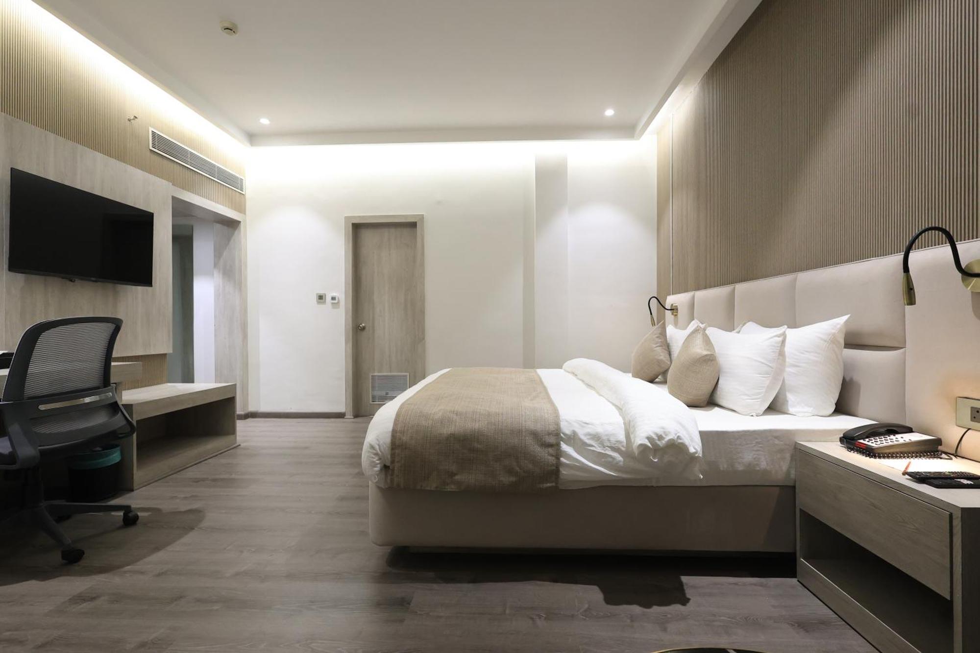 Hotel Swarn Towers Bareilly Extérieur photo