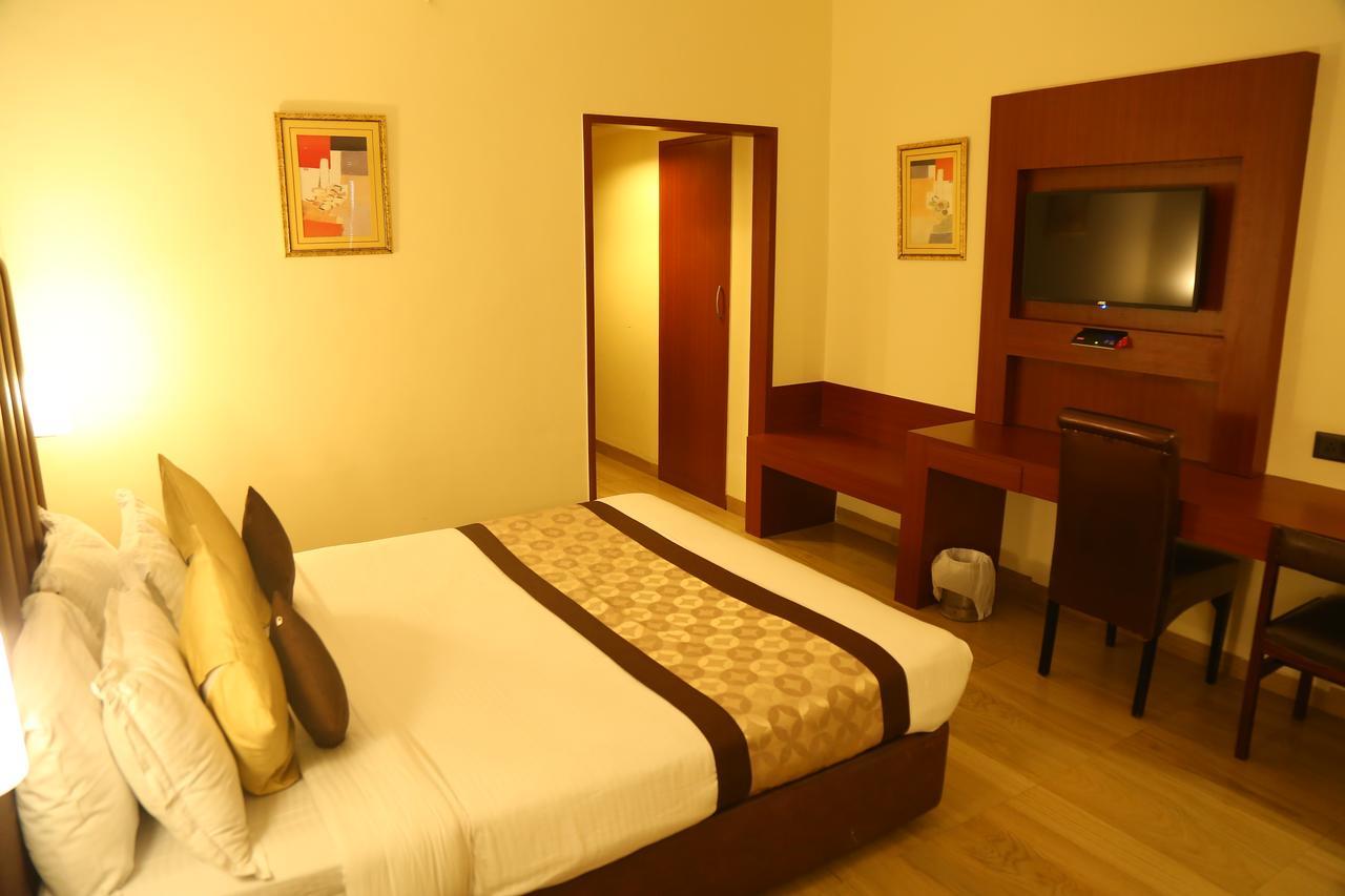 Hotel Swarn Towers Bareilly Extérieur photo